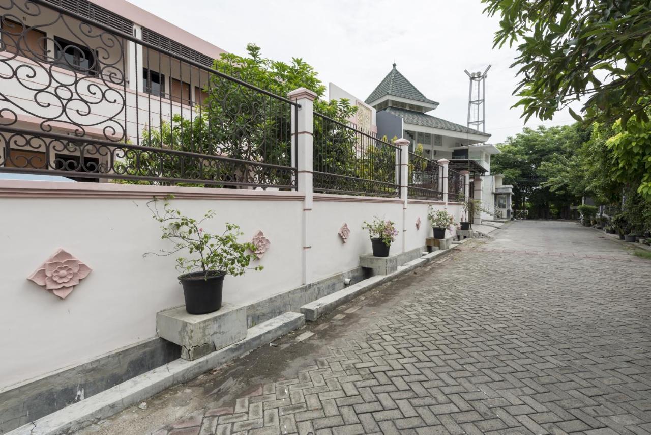 Koolkost Syariah Near Upn Veteran Hotel Medokanayu Exterior foto
